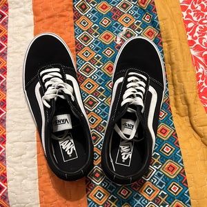 Old school Black and white Vans shoes CLASSIC!